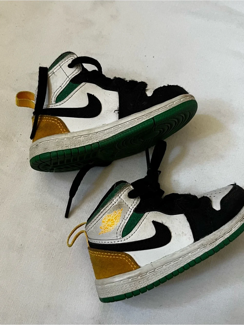 Nike toddler High-Top Sneakers in White, Black, Green & Mustard 5C
